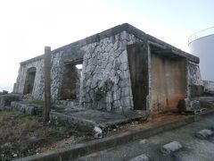 この廃墟は、ボイラー小屋の遺構です。
昔は、船を陸揚げするための動力源は蒸気だったそうです。