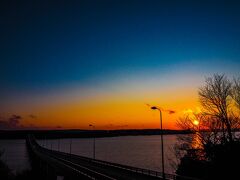 夕方になり、お天気も回復してきたので能登島に移動
能登島大橋と夕日を撮影してきました。
意外と短い時間でも、和倉温泉や七尾周辺を堪能できました。
他にも見所あるので、また来ます♪