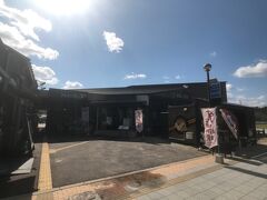 ネットで見つけたこちらのお店にしようかなと思いましたがなんとなく心惹かれるメニューがなく再度市場に戻ります。