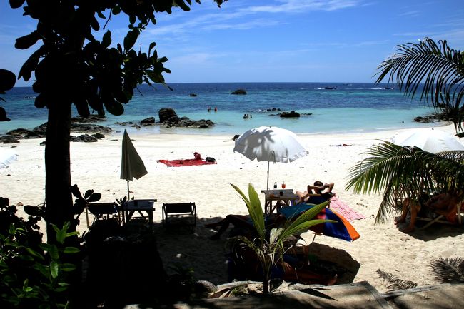 ☆Sanom Beach Resort View @ Koh Lipe Thai<br /><br />１１室でこのビーチの広さですから<br />一人当たりのスペースも余裕です。