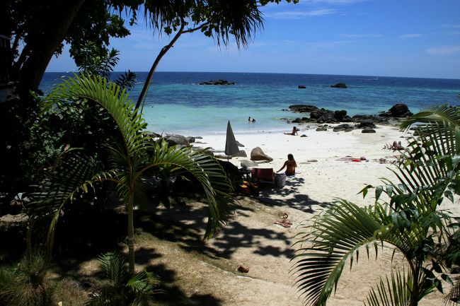 ☆Sanom Beach Resort View @ Koh Lipe Thai<br /><br />毎年この時期に何度か訪れるのでイタリア人マンマも私を覚えていてくれています。<br />軽くチャオとあいさつし、Sanom Beach Resortを後にします。
