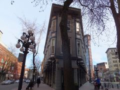 GASTOWNに行きました。
この周辺は私たちも含めて日本人観光客の方が沢山いました。お土産屋さんが多く、他の地域よりこの周辺が一番沢山選べるので、ここで購入するのが一番良いかなと思います。