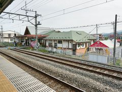 西武秩父線
横瀬駅
西武秩父駅の一つ手前の駅です。羊山公園「芝桜の丘」には、ここから歩いて行くことができます。