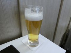 最後に、リニューアルされた伊丹空港のANAラウンジで一杯。

今日もお仕事お疲れ様でした！