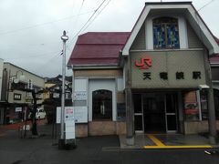 駅舎の入口脇には、飯田線秘境駅号のポスターが貼ってあります☆