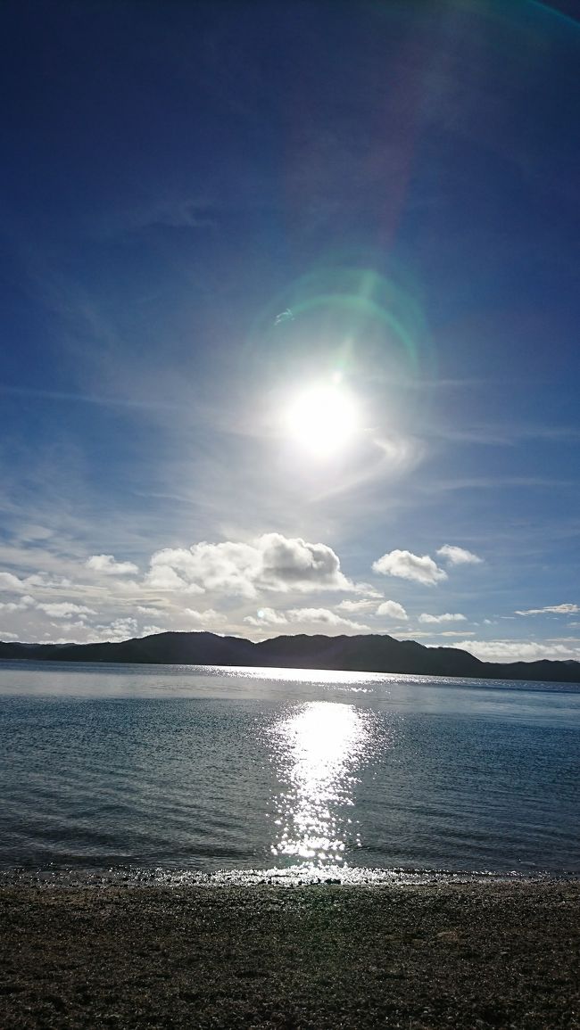今日も天気がいいです。朝から眩しいくらいに晴れてます。朝食を食べにレストランへお散歩がてら向かいます。