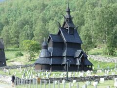 スターブ教会

黒い木造建築でカッコいいです。