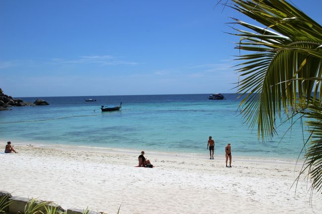 ☆Bundhaya Villas ,  Pattaya Beach @ Koh Lipe Thai<br /><br />Bundhaya Resort から間にBlue TribesやImmigrationを挟んで<br />こちらは新しい姉妹ホテルのBundhaya Villas前のビーチ。