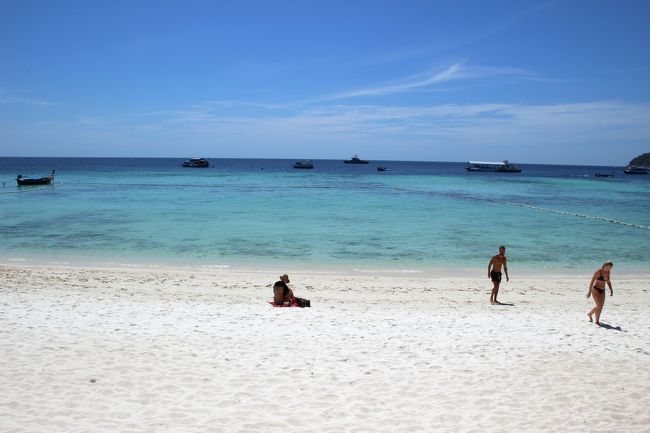 ☆Bundhaya Villas ,  Pattaya Beach @ Koh Lipe Thai<br /><br />この辺りは遊泳専用区域が広いのでボートが無くすっきりしています。