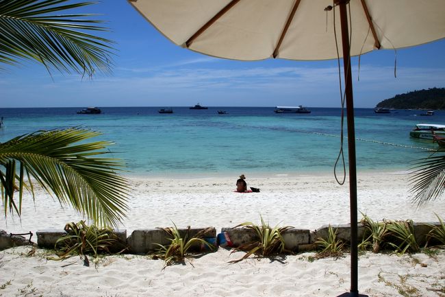 ☆Bundhaya Villas ,  Pattaya Beach @ Koh Lipe Thai<br /><br />Bundhaya Villasのビーチフロントビラからの眺め。<br /><br />https://www.bundhayaresort.com/