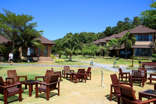 ☆Bundhaya Villas ,  Pattaya Beach @ Koh Lipe Thai<br /><br />右手2階建てはファミリービラ。<br />