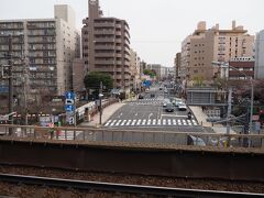 道路上に駅のホームがあるのって、何かいいよね。
特に理由はないけど。