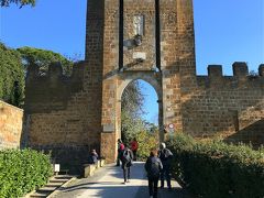 他の人について行ったら、城門のような所へやって来ました。
Giardini Comunali Di Orvieto