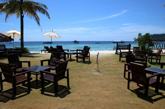☆Bundhaya Villas Beach Restaurant ,  Pattaya Beach @ Koh Lipe Thai<br /><br />Beach Restaurantのオープン席。<br />昼間は暑いので利用する人はまずいません。