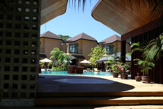 ☆Bundhaya Villas ,  Pattaya Beach @ Koh Lipe Thai<br /><br />スパ棟から見たプールやプールビラ。