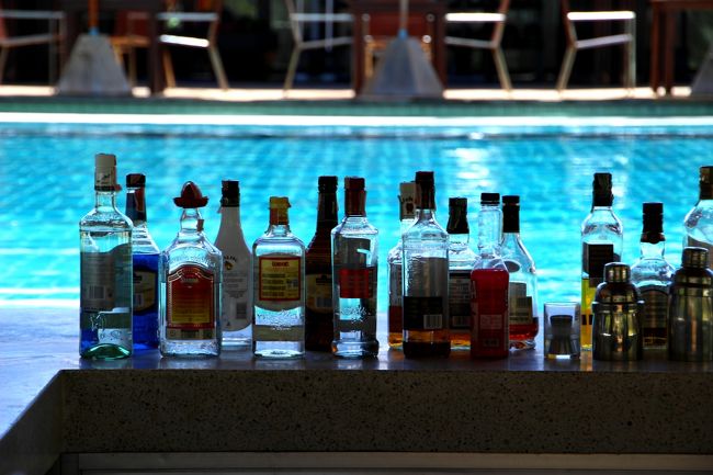 ☆Pool ,Bundhaya Villas ,  Pattaya Beach @ Koh Lipe Thai<br /><br />Sunken Pool Barがあるとちょっと高級で大人の雰囲気がします。