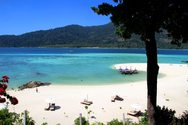 ☆Sandbar View , Mountain Resort @ Koh Lipe Thai<br /><br />部屋に入る前に今日も定番の砂州を撮っておきましょう。