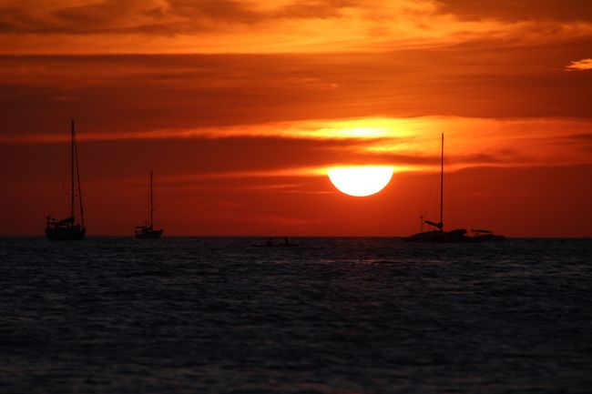 ☆Sunset View from Sandbar @ Koh Lipe Thai<br /><br />一瞬雲に隠れてしまい今日はダメかと思ったら<br />再び雲の下から顔を出してきました。