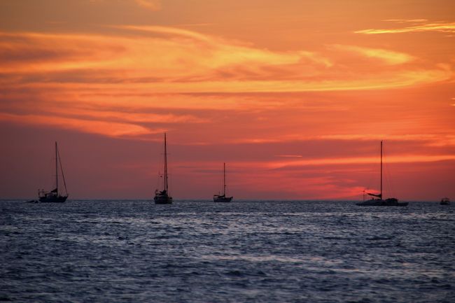 ☆Sunset View from Sandbar @ Koh Lipe Thai<br /><br /><br />これで★極楽タイ・最後の楽園リペ島・２０１９・Part３-③ はお仕舞です。<br />いつも最後までご覧下さりありがとうございます。<br />そして『いいね』もありがとうございます。<br /><br />では、また。　j-ryu