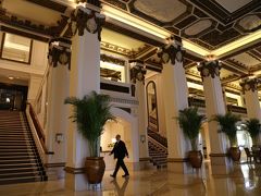地下鉄で尖沙咀駅まで戻り、まだ時間に余裕があったので、ペニンシュラホテルへ。