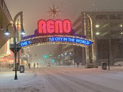 雪の中のReno Archの景色です。
