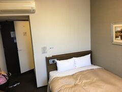 1日目の宿は氷見のビジネスホテル「ルートイングランティア氷見 和蔵の宿」です。

楽天トラベルで予約してセミダブルルーム朝食付き1万円くらいでした。