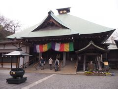 こちらが本堂。
弘明寺は横浜最古のお寺だそうで、この本堂が建立されたのが1044年頃で、その後1766年再建され、今に至るといった流れ。