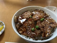 お昼は
駅前のぱんちょうの豚丼