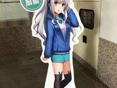 高雄捷運構内あちこちにある萌えキャラ達は高捷少女と言う希萌創意(サイモンクリエイティブ)と言うキャラクターデザインを行う会社の出世作。
このキャラ達だけで年間1,000万元(約3,600万円)稼ぐとか？
台湾でもこの系バカにならないのね…。