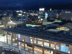 長野駅に戻ってきて夜ごはん。長野駅を見下ろしながら、「欅屋　びくら」にて。こちらでは信州の素材を使った料理を楽しめます。