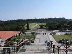 「平和祈念公園」。

沖縄戦の最後の激戦地でした。今は平和を願う場として、そして緑豊かな公園として、憩いの場になっています。
