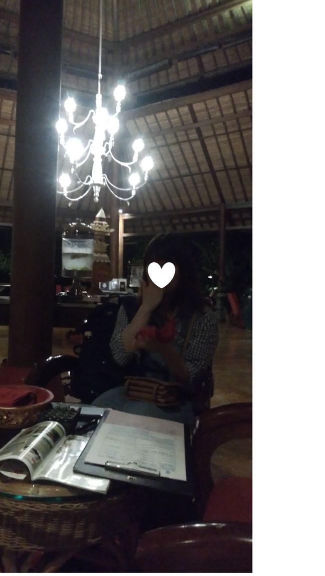 ロビーでウェルカムドリンクをいただきながら<br />チェックインです<br />フロントの美しい女性(ノピさん）が日本語で色々と<br />説明してくれるので安心です<br />ちなみに日本語を話せるにはこの方だけとの事<br /><br />でもフロントのもう一人の女性の方が親しみやすかったです<br />中学生英語で話しても素敵な笑顔で聞いてくれました<br /><br />ガイドさんがずっと側にいます<br />親切でいてくれてるのかと思ったら<br />娘がラフティングの予約を頼んでいました<br />なので受付が終わるまで待っていたのです<br />値段高いのにぃ<br />