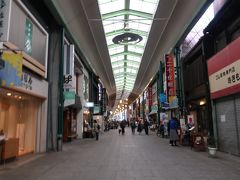 雨が降っていた事もあり、商店街を進みます