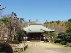 興禅院

曹洞宗の寺院で、1546年開創という古刹。
秋には、参道入口から境内まで紅葉が楽しめるそうです。

