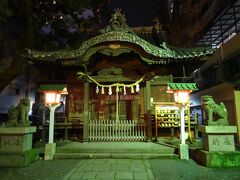 ホテルの目の前に神社があったのでお参りしました