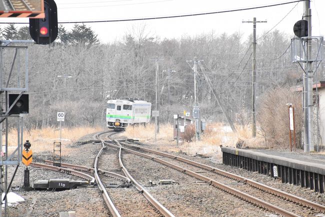 列車のお見送り（直別駅）<br />