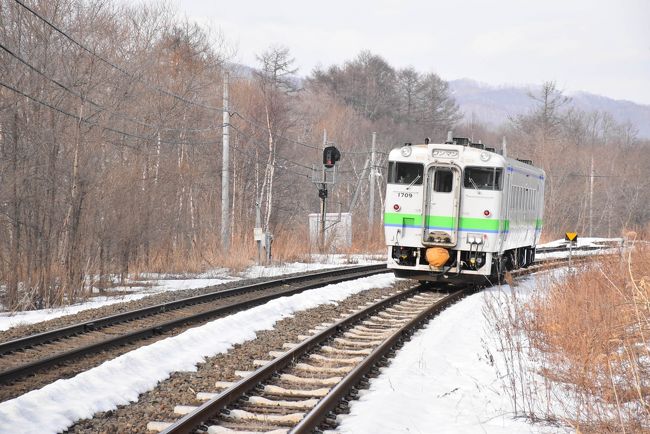 乗ってきた列車のお見送り（古瀬駅）<br /><br />2番線停車時は反対列車との交換を目的としていますが、なぜかこの時間帯（15:05）は列車交換がありません。<br /><br />