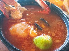 海辺のレストランで優雅なランチ。私はSOPA DE MARISCOSが食べたかったので、念願かないました。具がたっぷり入ってて、食べごたえ満点！お味ももちろんおいしいです。