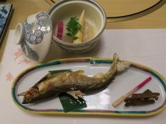 高山グリーンホテルで夕食。品数も豊富で飛騨牛もおいしいけど鮎が絶品。
