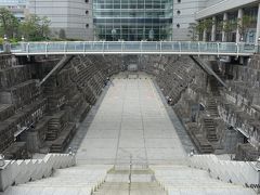 横浜美術館を終え横浜ランドマークタワー下の旧横浜船渠第2ドック