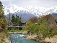 日本の美しく絵になる風景。
山肌が迫って来るかのような光景はなかなか写真に収め尽すのは難しいことだ！

空の様子は刻一刻と姿を変えていく。
少しずつ雲が空を乳白色に変えていく。