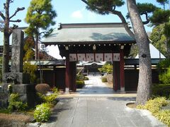 本門寺本堂前を通って、大坊坂を下ると、日蓮上人示寂の地である大坊本行寺がある。本門寺は多くの参拝客がいるのだが、こちらは静か。