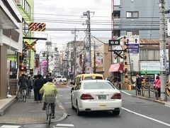 開かずの踏切だな
都内で踏切少なくなったな
久々に見るかも