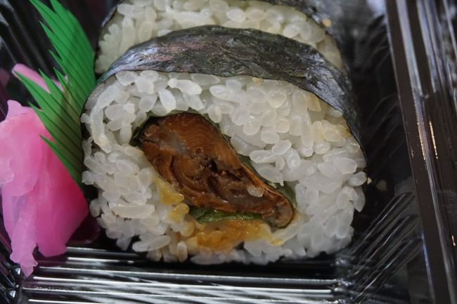 あゆはずしは、鮎の甘露煮と大葉を巻いたお寿司。甘露煮でも思ったほどの濃厚さはなくて、比較的あっさり系かなと思います。