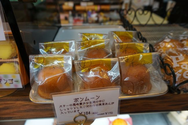 いただいたのは、ボンムーン。見た目は洋風の焼き菓子なのに食べると白餡が仕込んであって、これはむしろ純粋な和風のテイスト。そのギャップが意表を突いています。