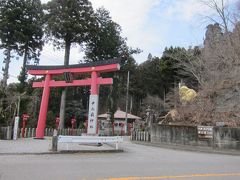 私達は車で「中之嶽神社」近くの駐車場へ移動。