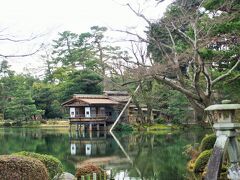 兼六園に入場します。
以前来た時は、広くて寒い公園というイメージしかなかったのに…
