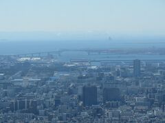 東京ゲートブリッジと奥に風の塔