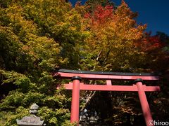 最初に訪れたのは談山神社。談山神社は、645年に中臣鎌子と中大兄皇子が極秘の談合をした「大化改新の談合の地」の伝承からこの名がつきました。

ここは正面入り口