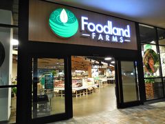 フードランドファームズへ来ました。ここ来るのめっちゃ楽しみだったんです…！店内を散策しつつご飯を調達します。